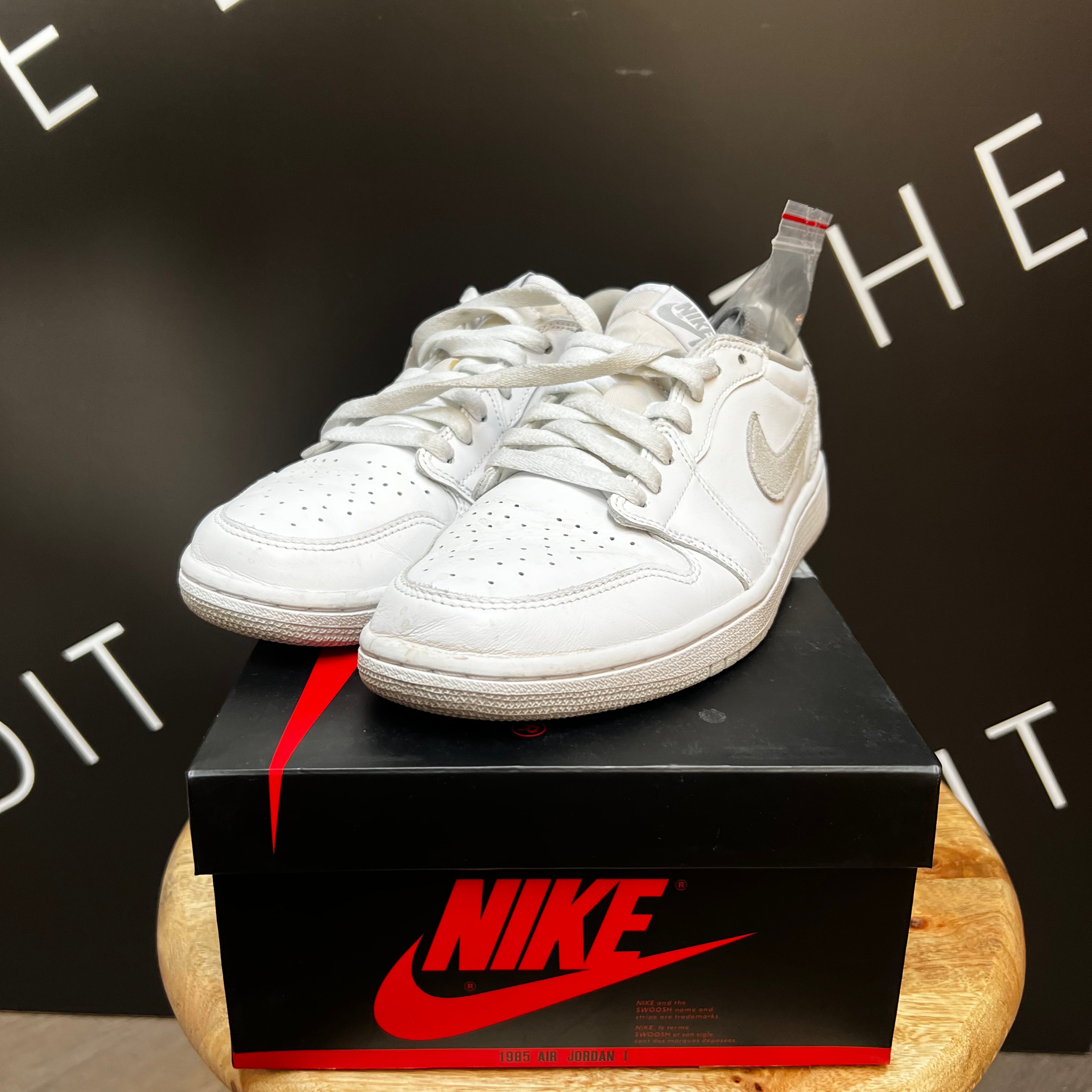PRE LOVED - JORDAN 1 LOW OG NEUTRAL GREY (W)