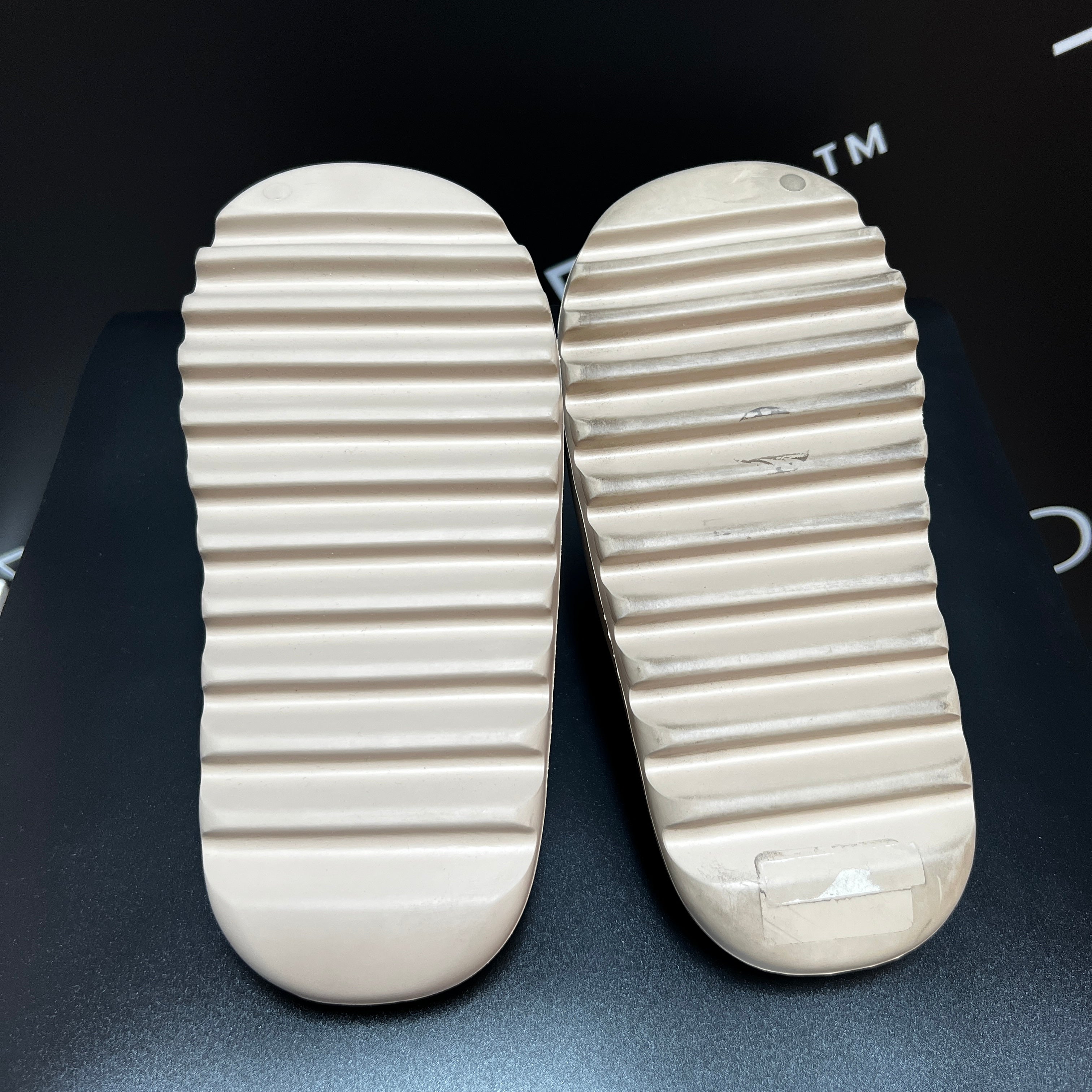 EX-DISPLAY - YEEZY SLIDE PURE
