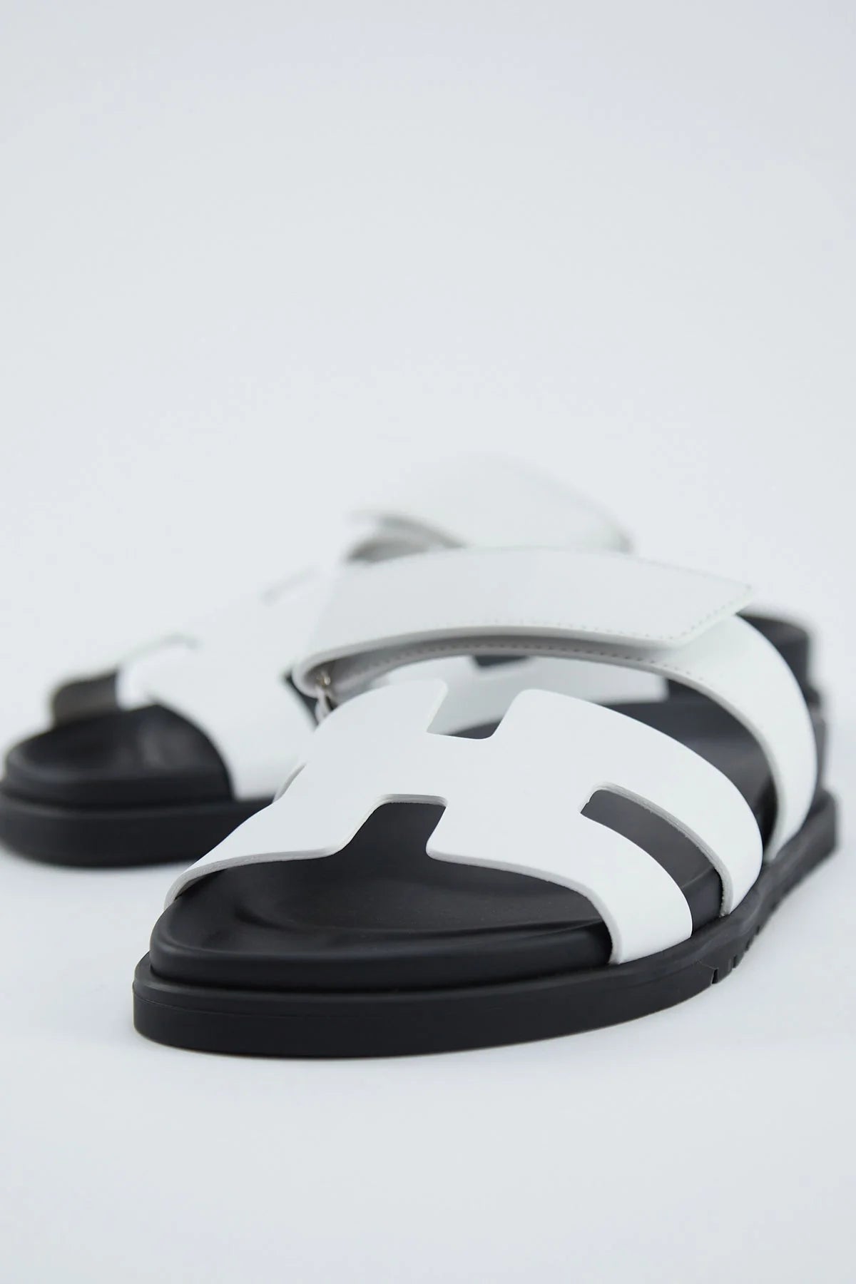 HERMÈS CHYPRE SANDALS (WHITE/BLACK)