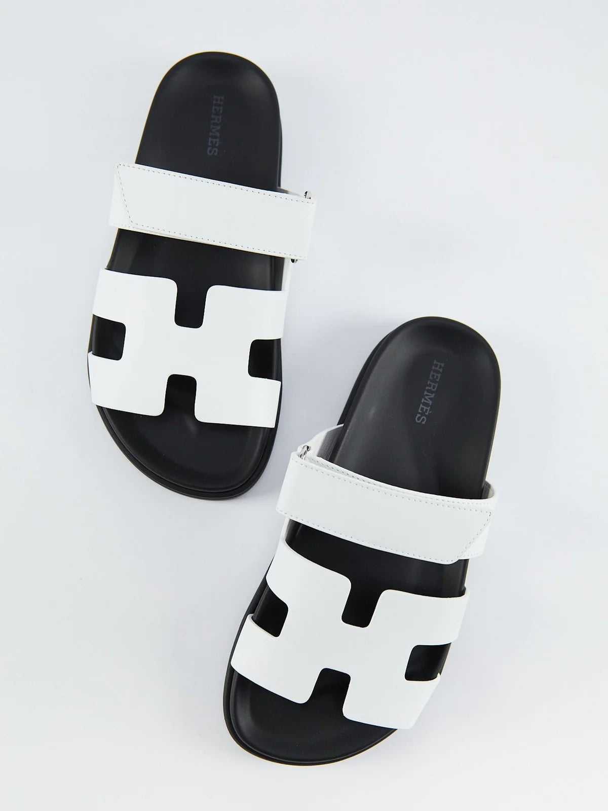HERMÈS CHYPRE SANDALS (WHITE/BLACK)
