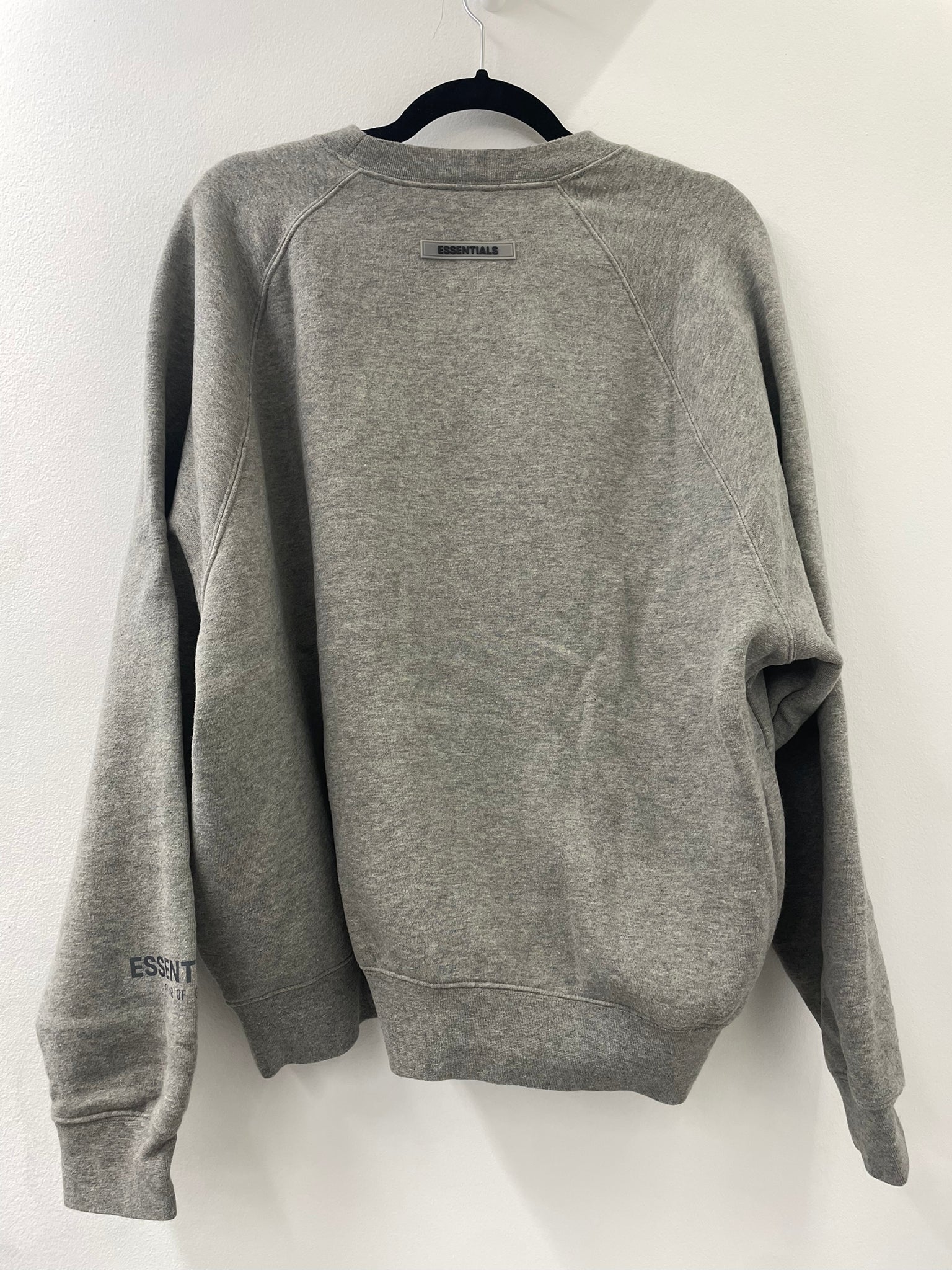PRE LOVED - ESSENTIALS GREY CREWNECK
