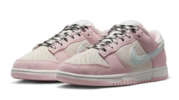 NIKE droppen DUNK LOW LX PINK FOAM (W) - combined with an Air Max