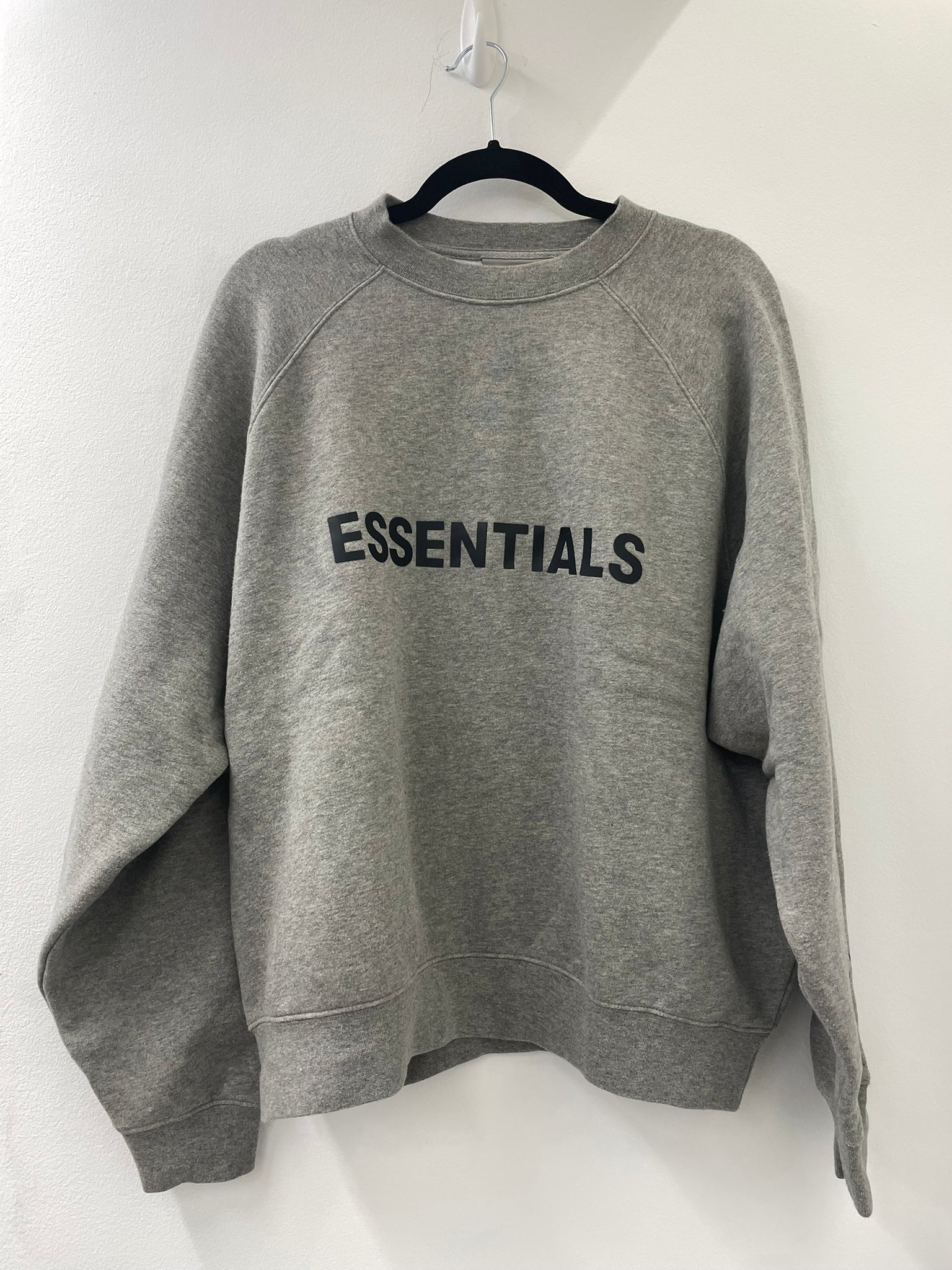 PRE LOVED - ESSENTIALS GREY CREWNECK