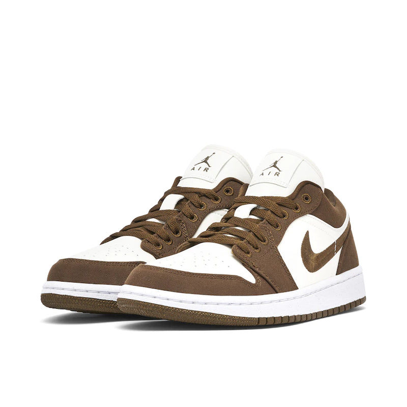 JORDAN 1 LOW NEGRO OSCURO POLVO AZUL (W)