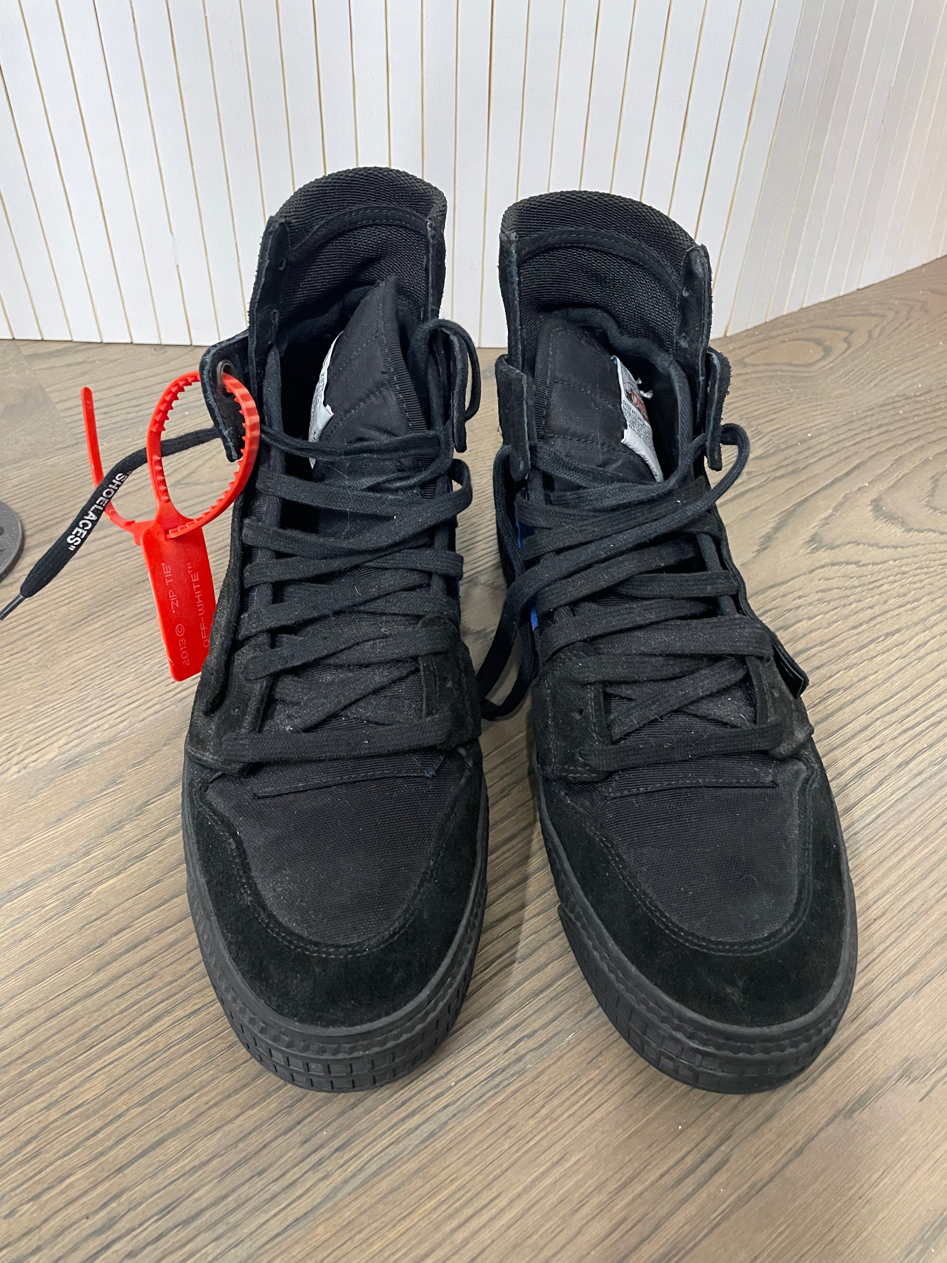 PRE LOVED - OFF WHITE CARRYOVER HIGH TOP BLACK SNEAKER