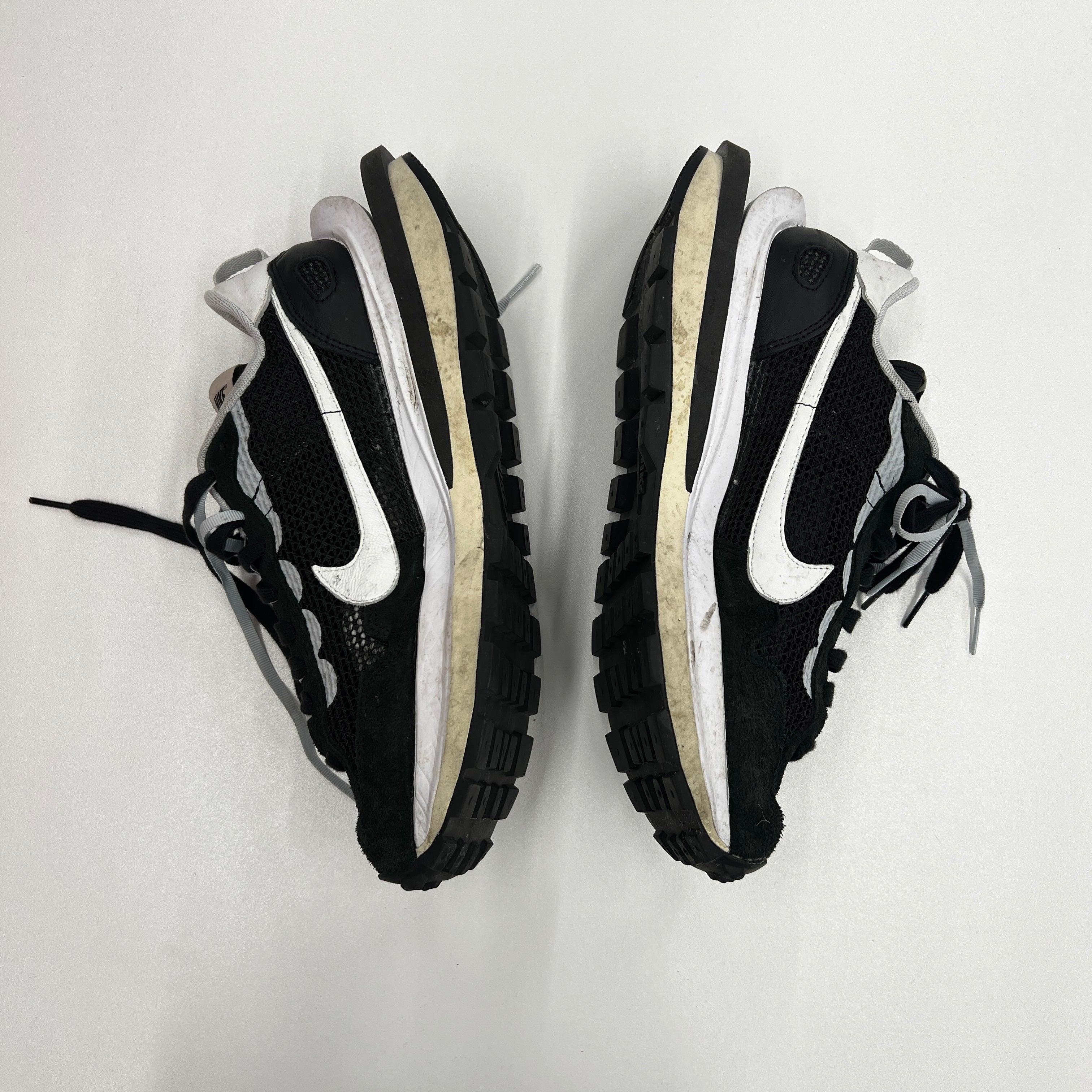 PRE LOVED - NIKE SACAI VAPORWAFFLE BLACK WHITE