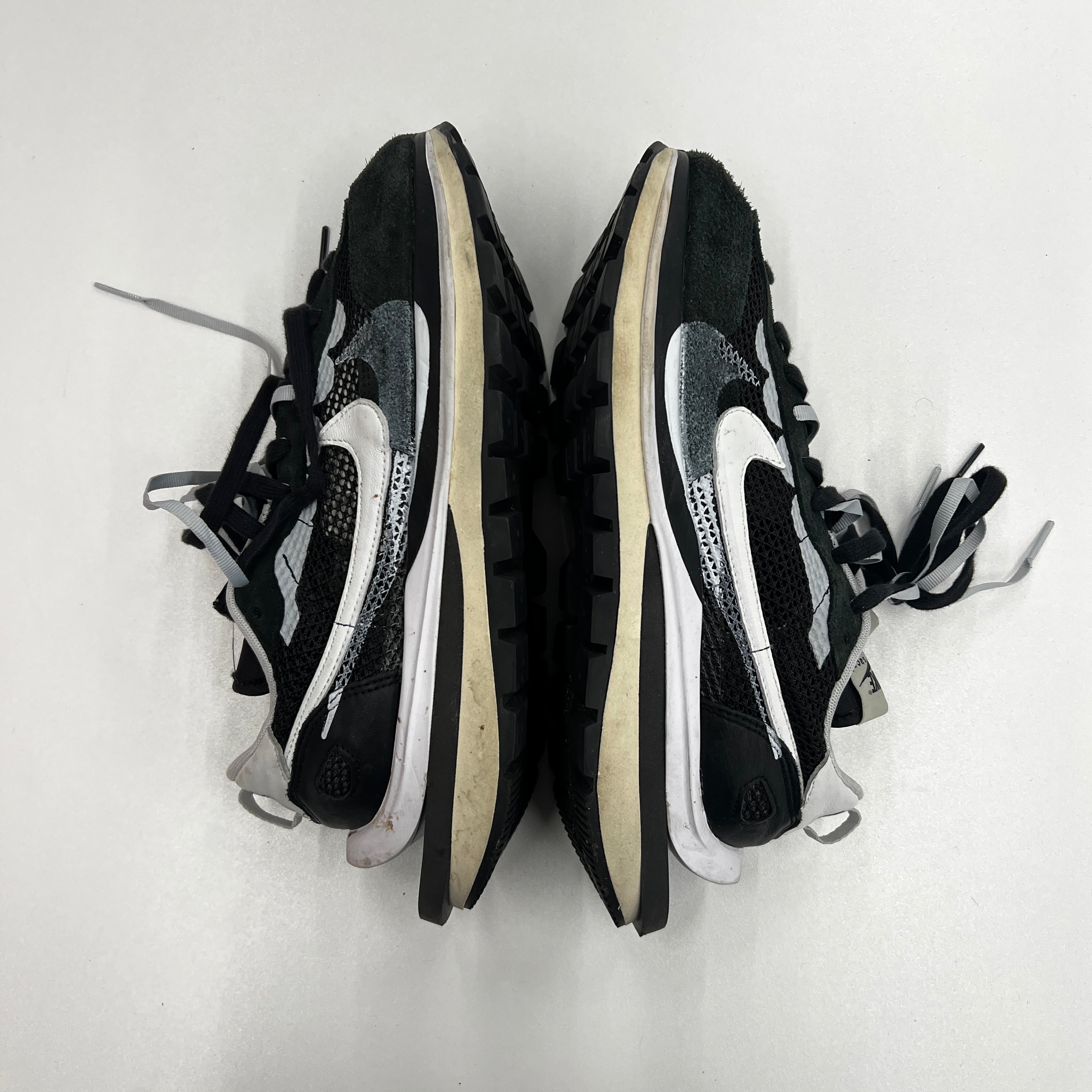 PRE LOVED - NIKE SACAI VAPORWAFFLE BLACK WHITE