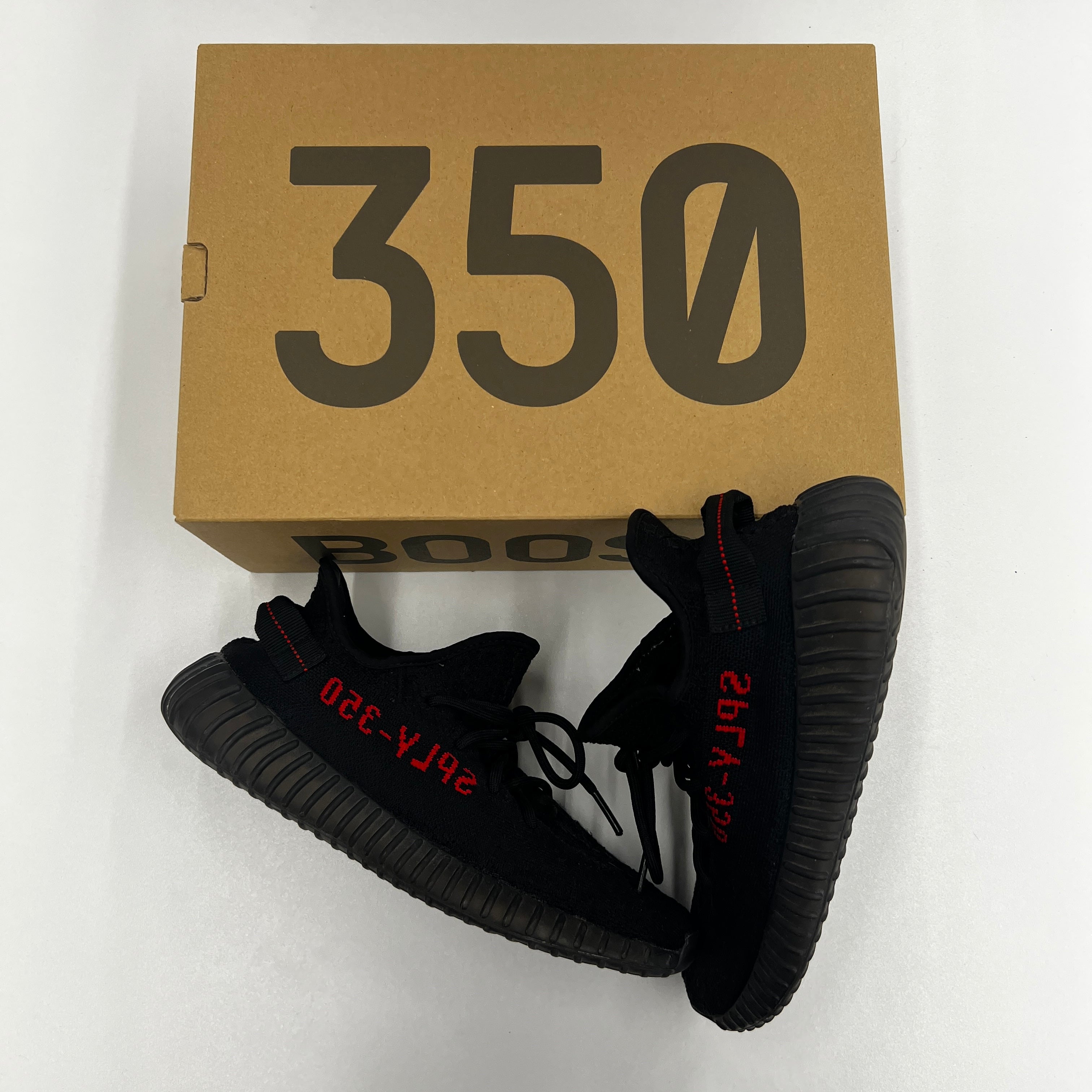 PRE LOVED - YEEZY BOOST 350 V2 BRED