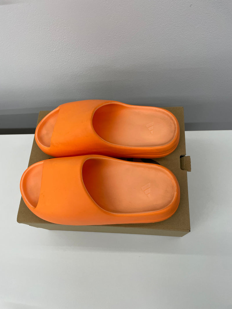 PRE LOVED - YEEZY SLIDE ENFLAME ORANGE