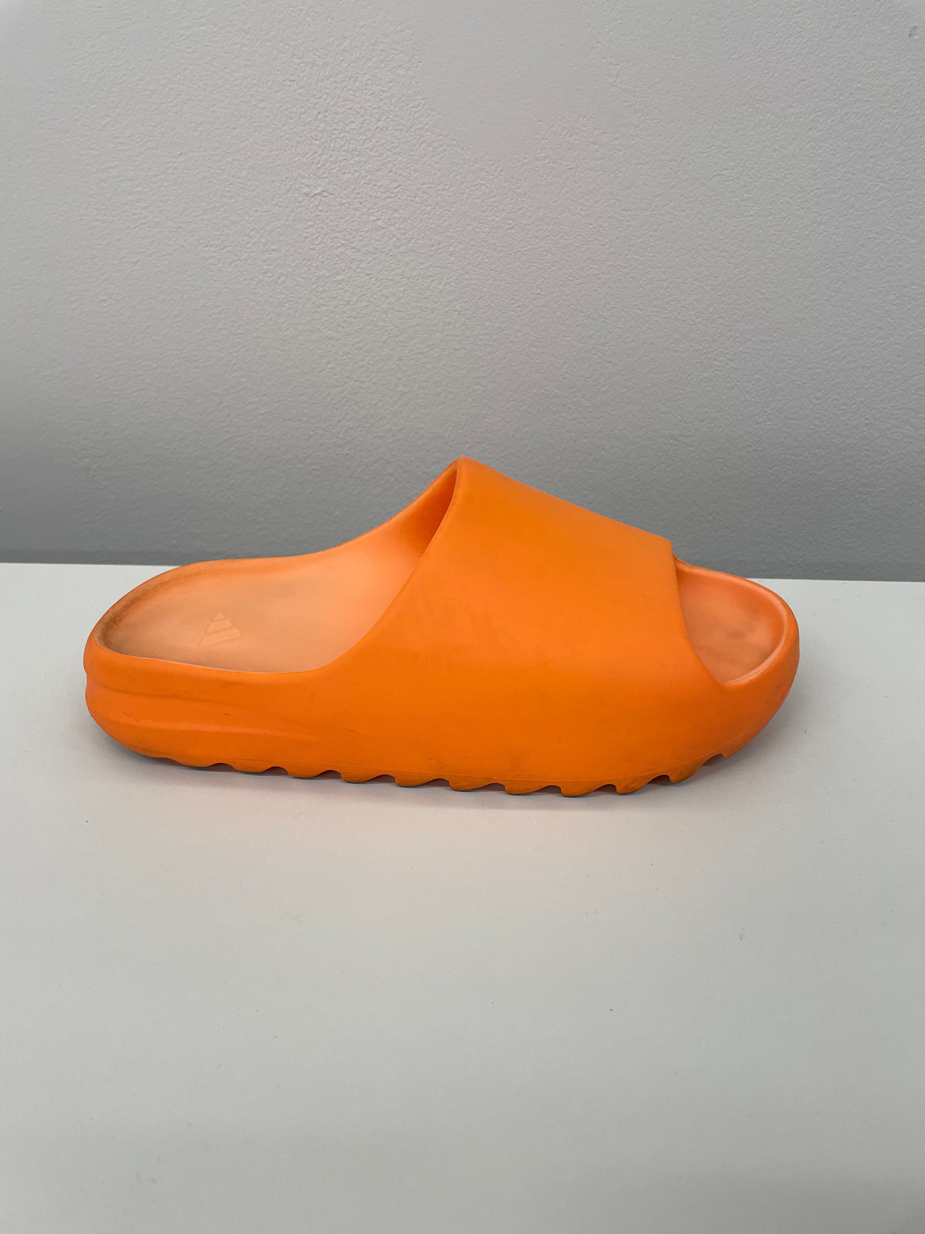 PRE LOVED - YEEZY SLIDE ENFLAME ORANGE