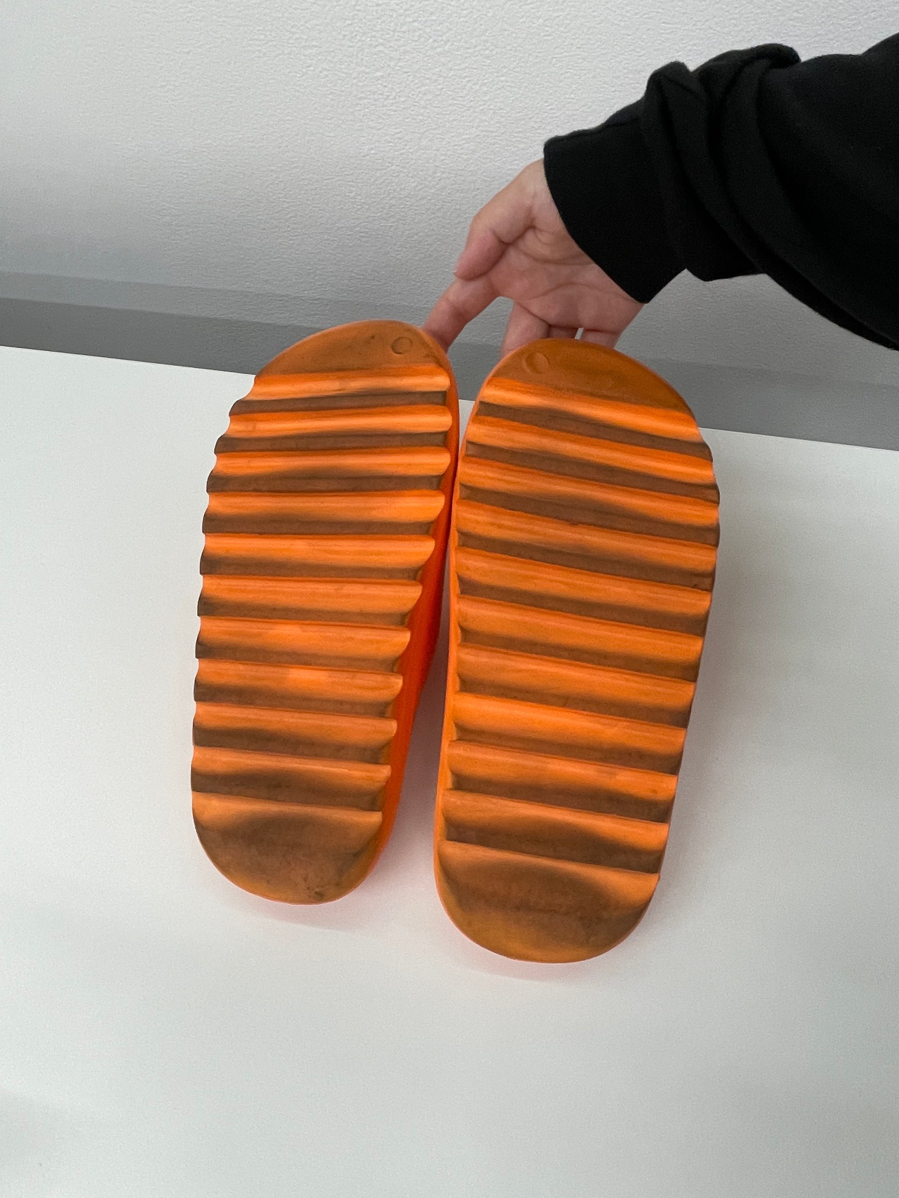 PRE LOVED - YEEZY SLIDE ENFLAME ORANGE