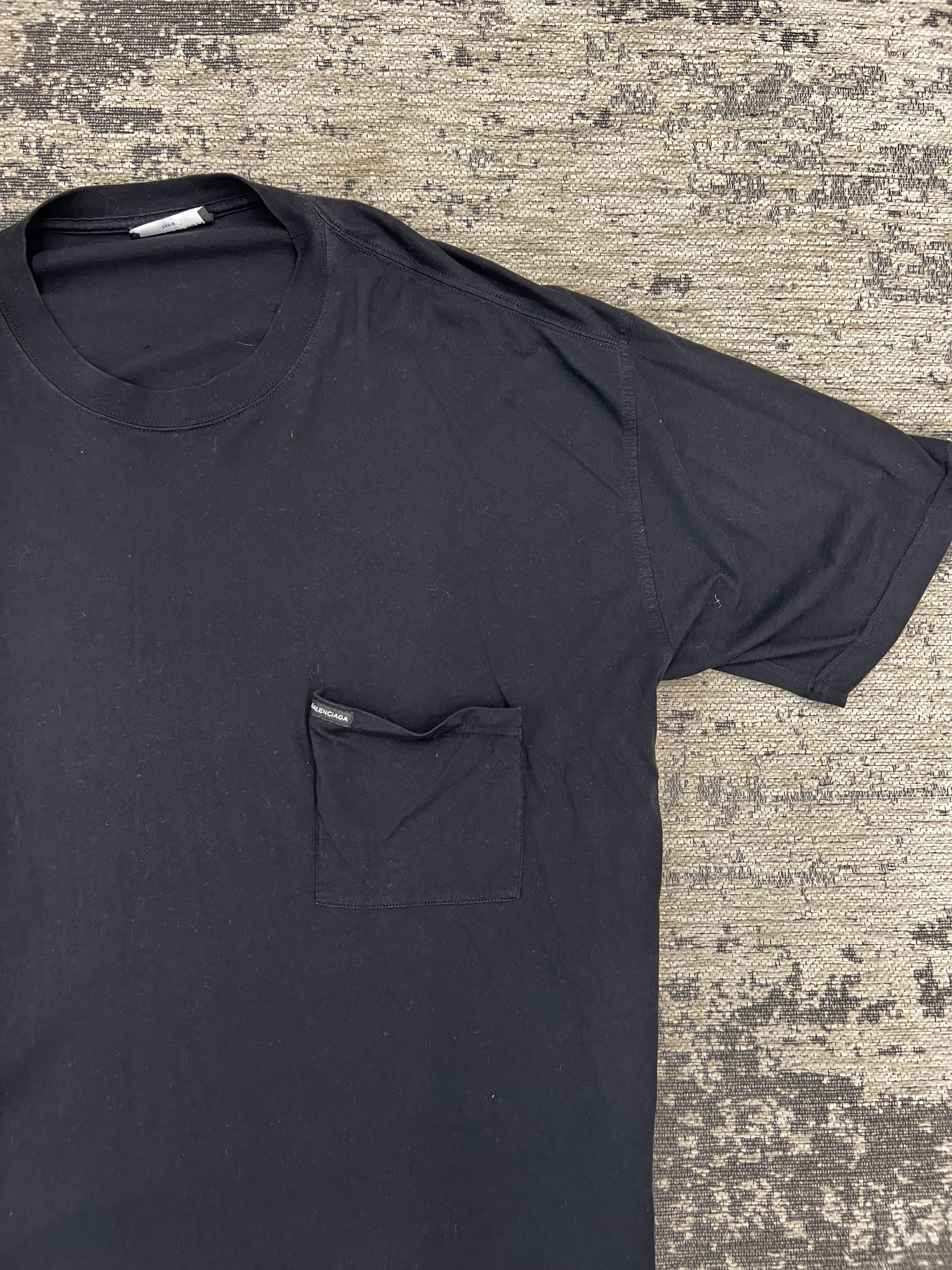 PRE LOVED BALENCIAGA BLACK T SHIRT WITH POCKET