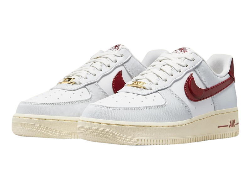NIKE AIR FORCE 1 LOW 07 SE JUST DO IT PHOTON DUST TEAM RED (W)