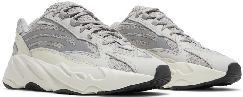 YEEZY BOOST 700 V2 STATISCH