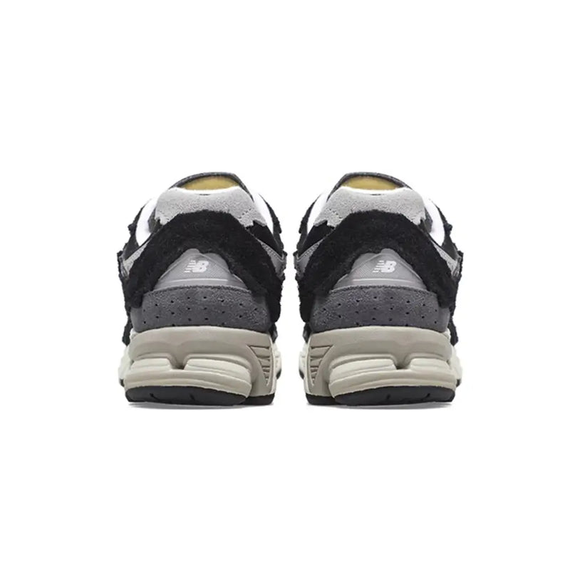 NEW BALANCE 2002R PROTECTION PACK BLACK GREY (M)