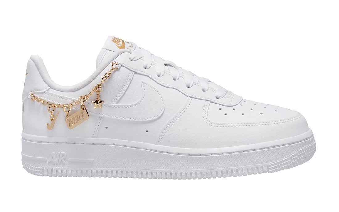AIR FORCE 1 TRIPLE WHITE LUCKY CHARM - The Edit LDN